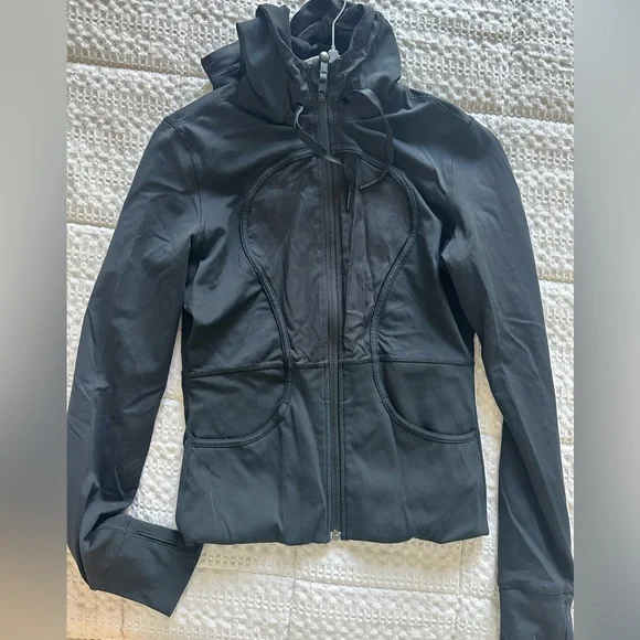 Lululemon Women's Black Hooded Jacket szM - Picture 5 of 9